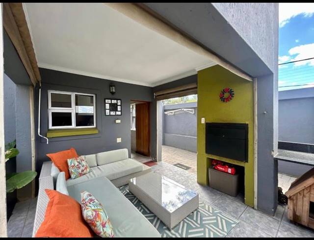 3 BEDROOM HOUSE FOR SALE IN SONNEVELD